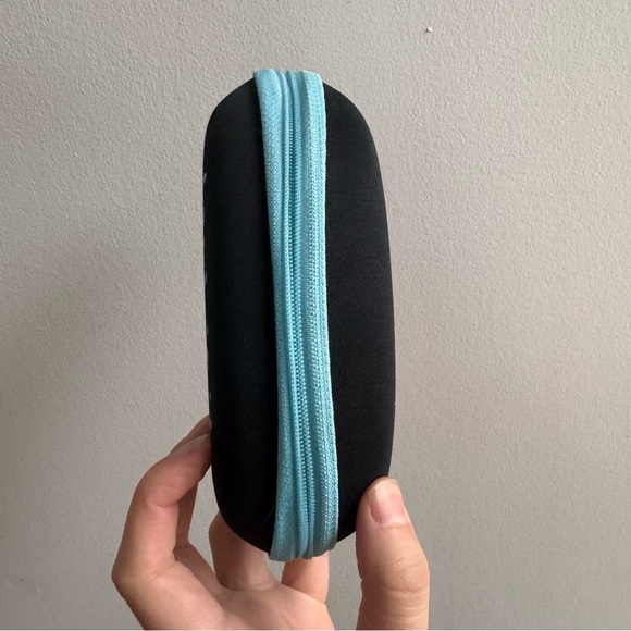 Black and Blue Taylor Swift 1989 sunglasses case - Picture 3 of 6